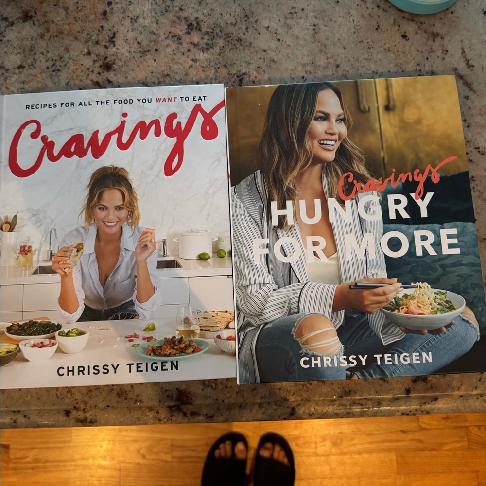 Chrissy Teigen Cravings Cookbook Set - White and Gray